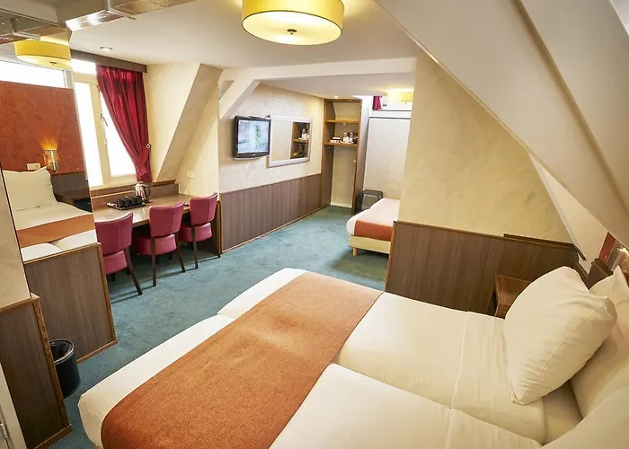 فندق Monopole 2*