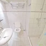 Monopole Hotel