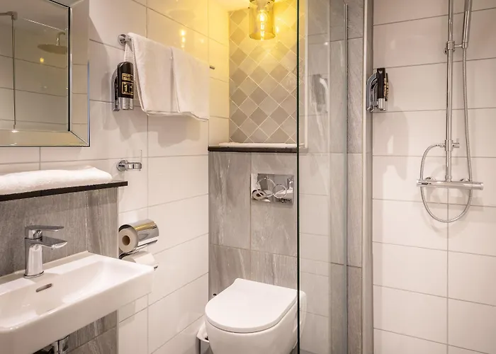 Ξενοδοχείο Monopole 2*